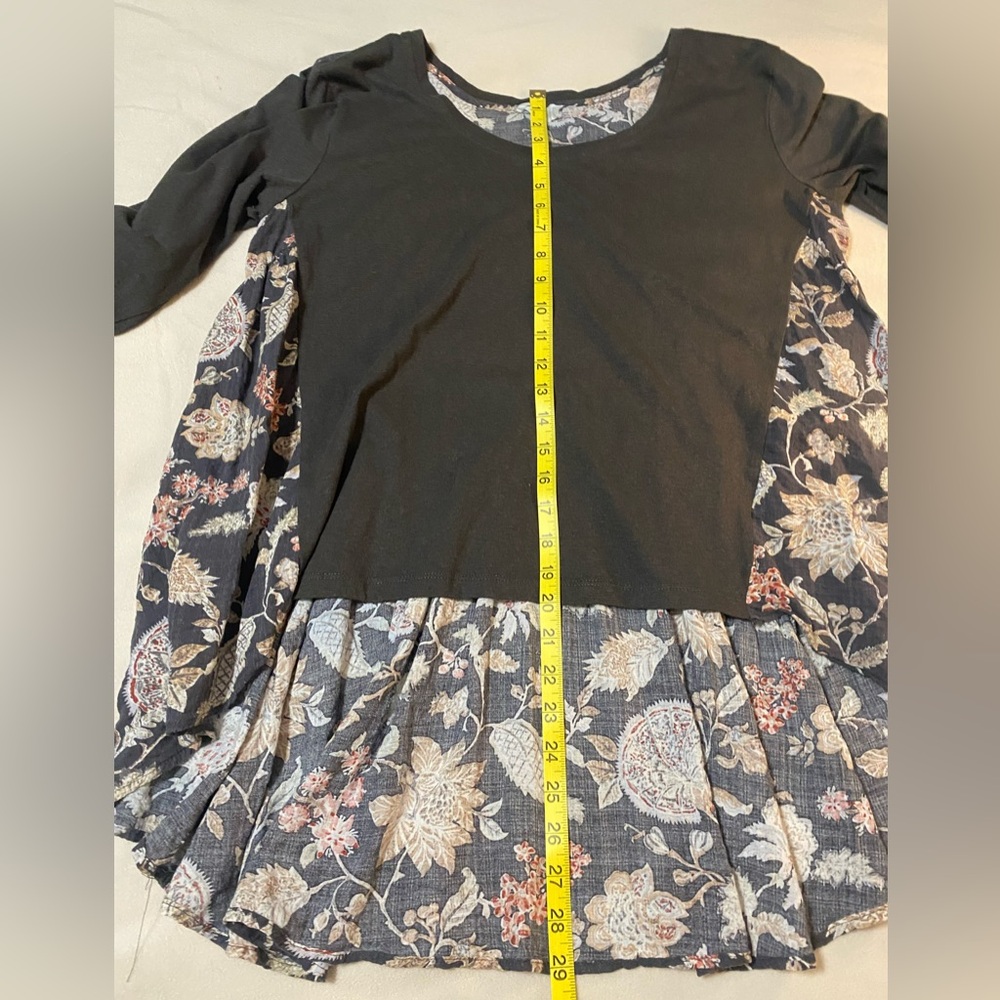 Altar’s State Small Charcoal Floral Hi Low Oversized 3/4 Sleeve Top - Picture 7 of 11
